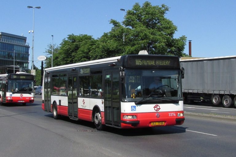 Nízkopodlažní autobusy Karosa 2070 a 2071 CITY BUS v Praze